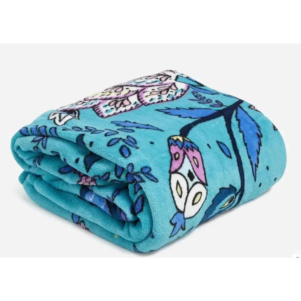 Vera Bradley Throw Blanket in Fleece - PEACOCK PARTY